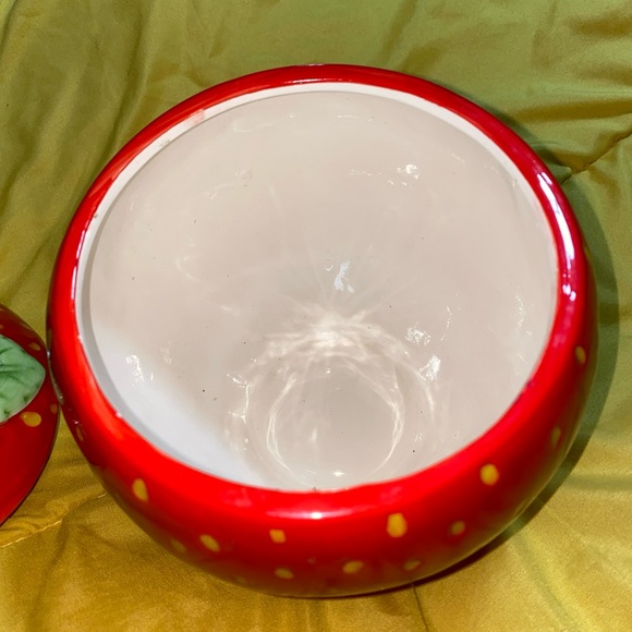 Home Essentials and Beyond strawberry cookie jar. Great deal on lid - Picture 7 of 9